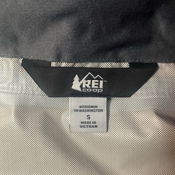 Rei co-op premium rain jacket size small - Picture 5 of 5